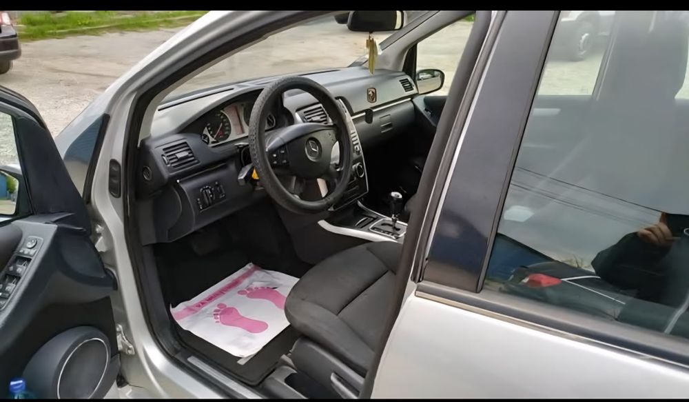 Mercedes B200, 2l diesel, 140cp, automata