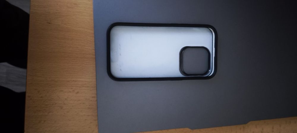 Iphone 14 pro чисто нов калъф mobilfox плюс подарък протектор.