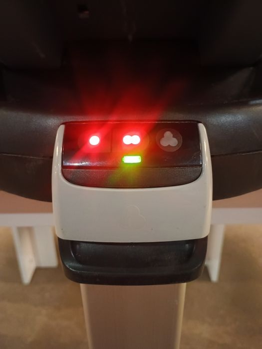 Maxi-Cosi Pebble + база Maxi-Cosi FamilyFix