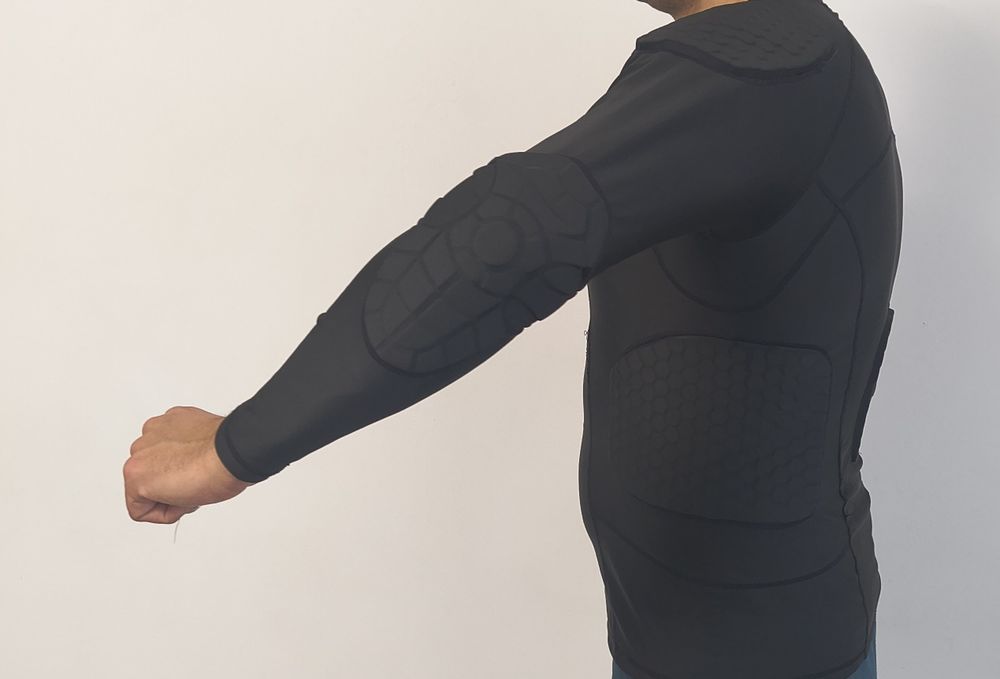 Bluza cu protectii skateboard ,snowboard , schi etc