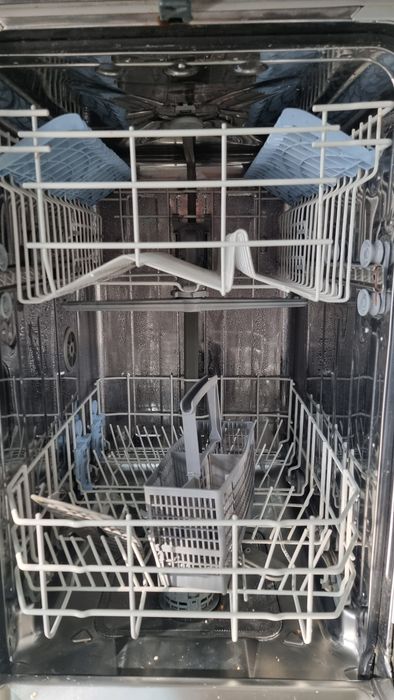 Продам посудомоечную машину