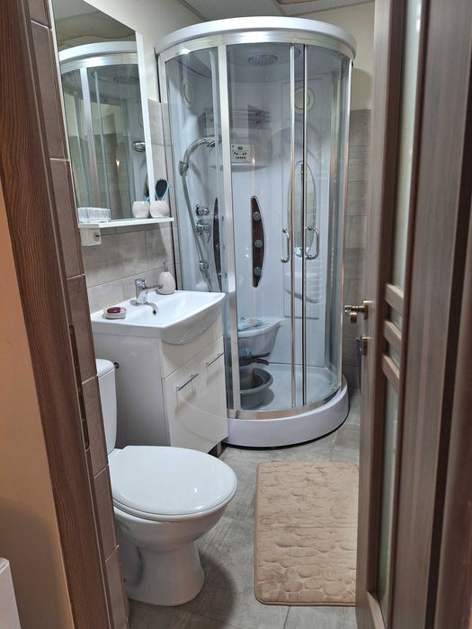 Ofer spre închiriere apartament cu două camere situat în Petroșani