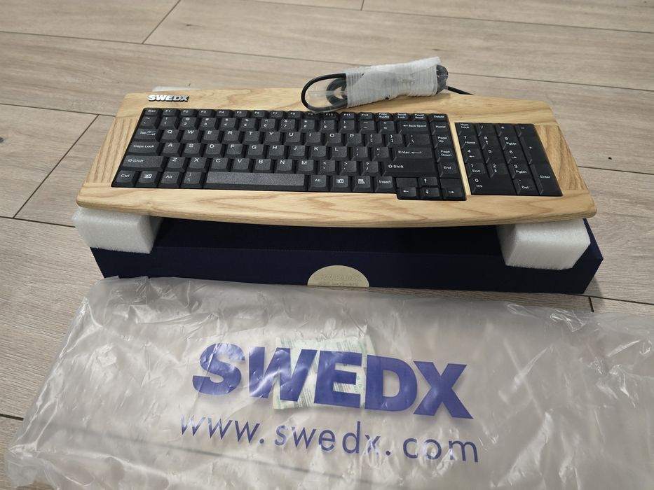 Tastatura de lemn natural Swedx ediție limitata