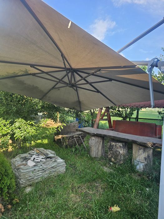 Umbrelă de grădină tip consolă, dimensiuni 3x3m