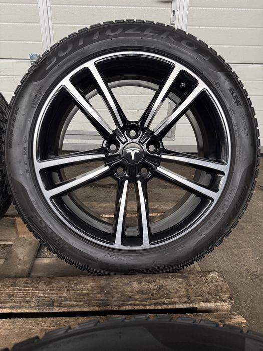 Jante originale Tesla model S  5x120 cu anvelope iarna 255/45 19