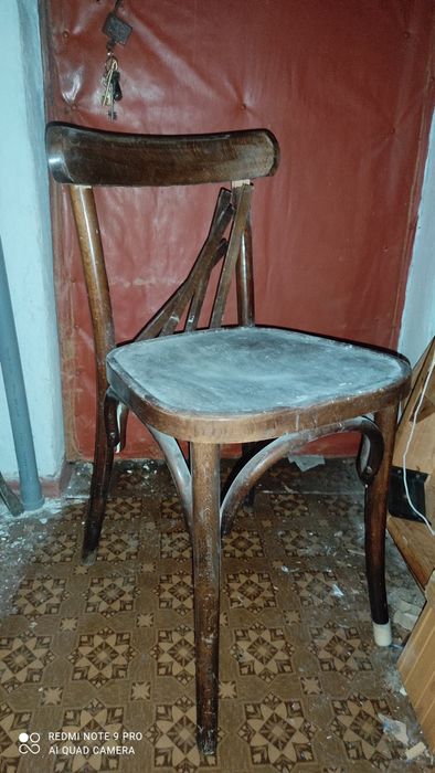 Полстолье, камод, венский стул .