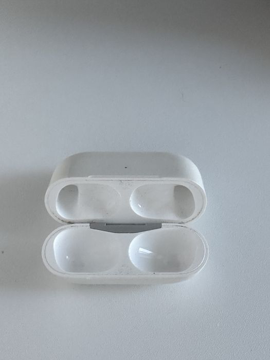 Продаю кейс для эйрподс про2