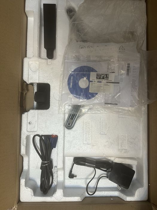 Монитор 23.5" Samsung LS24F356FHI