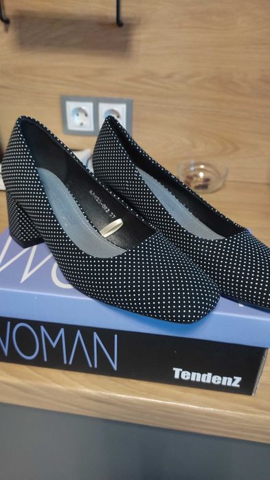 Елегантни дамски обувки