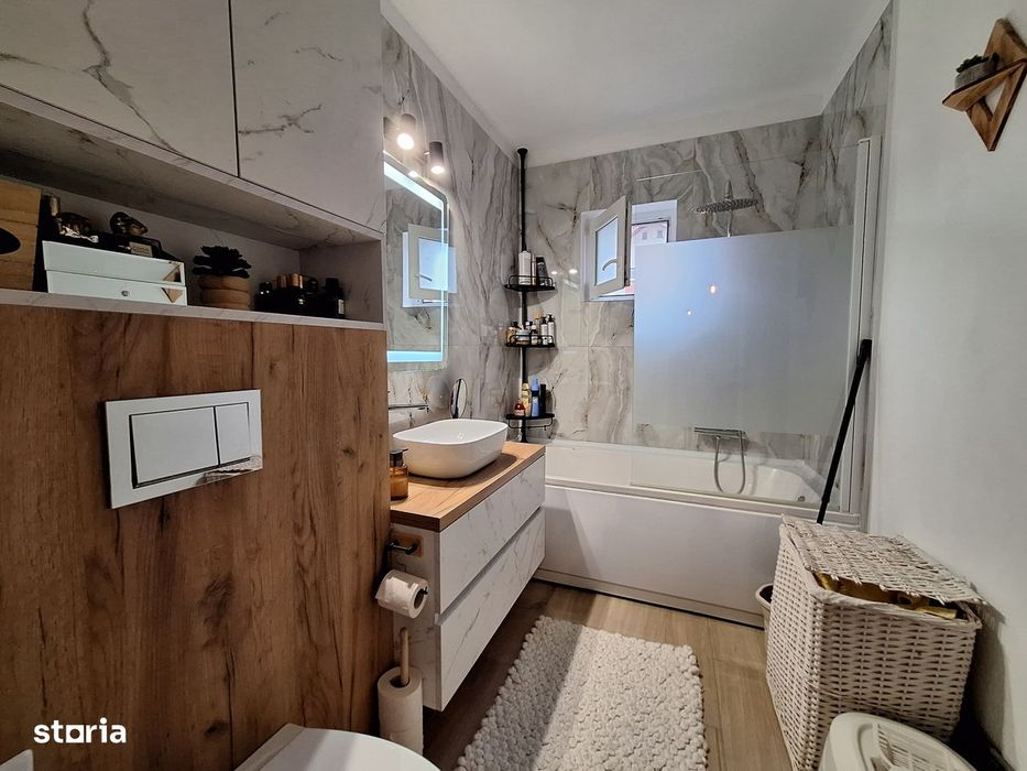 Apartament cu 2 camere, decomandat, zona Eroilor