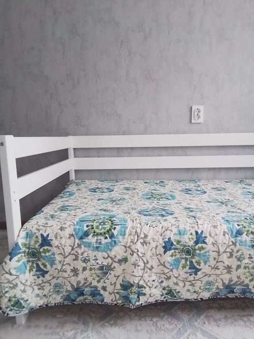 Продам кровать с ортопедическим матрасом