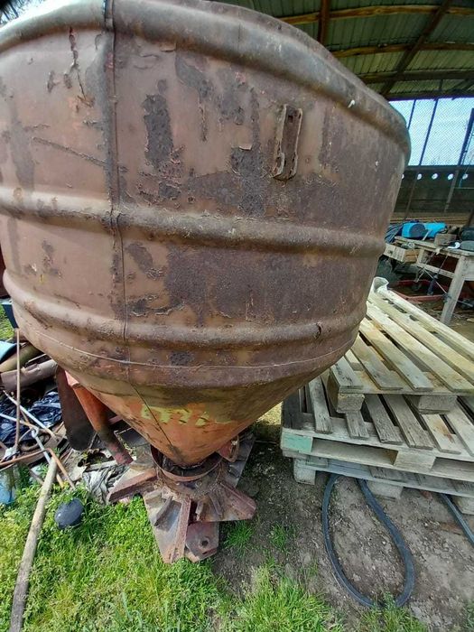 Mașină de împrăștiat îngrășăminte chimice