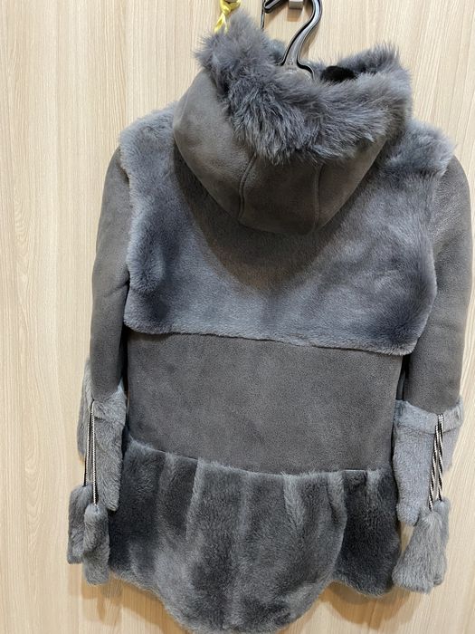 Продам детскую дубленку 6-7 лет