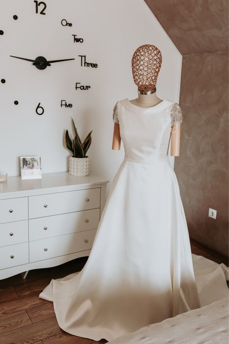 Rochie de mireasă din tafta cu trenă, A Line