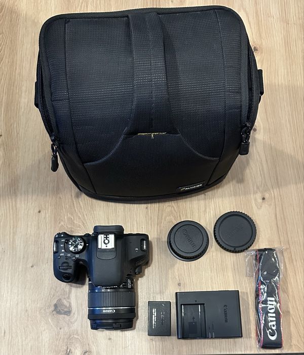 Canon EOS 800D cu obiectiv EFS 18-55mm - ca nou