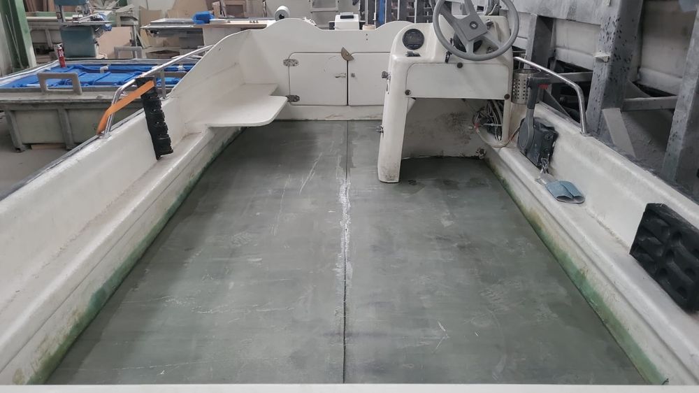 Barca 4.60m  + motor Suzuki 40 nou in rodaj + peridoc