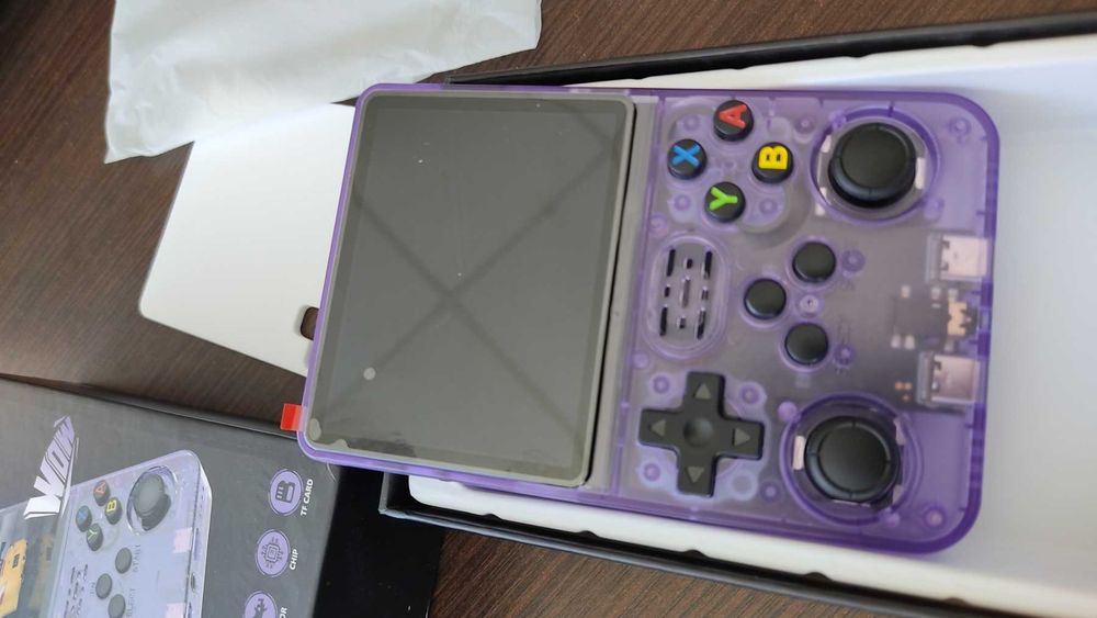 Мощна ретро гейминг конзола/игра R36S