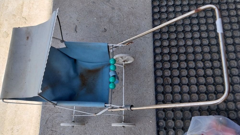 Retro carucior- jucaria veche pentru colectioner