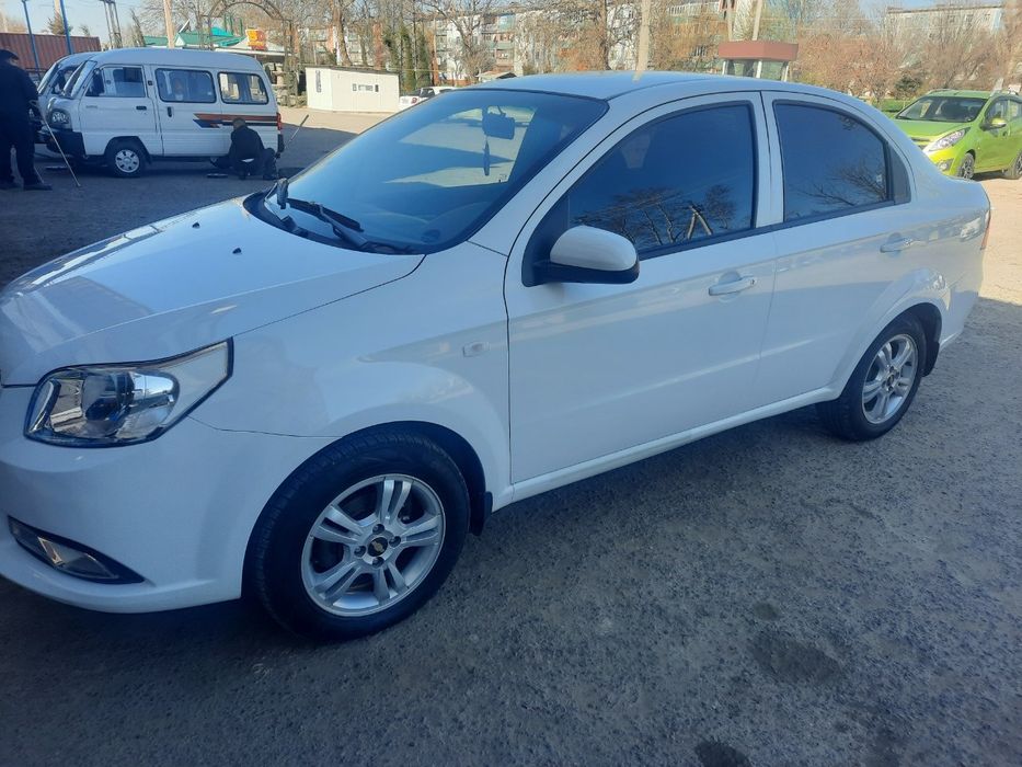 Chevrolet nexia 3 sotiladi