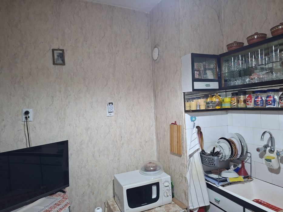 Продава двустаен  до Енерго