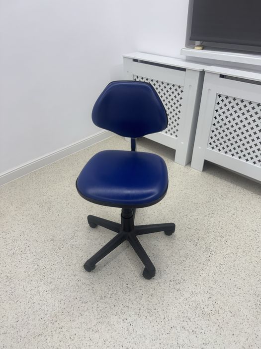 Masuta si scaun stomatologic