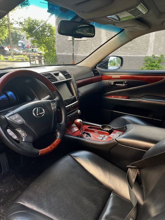 Lexus LS600H. Лексус