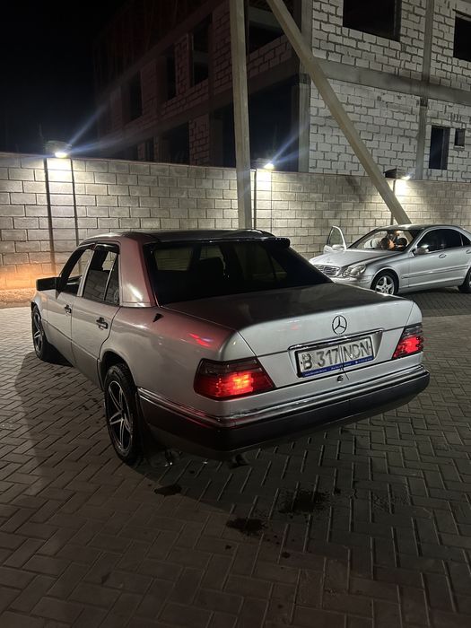 Мерс 124 автомат 2.8