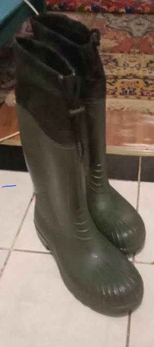 Продам резиновые сапоги
