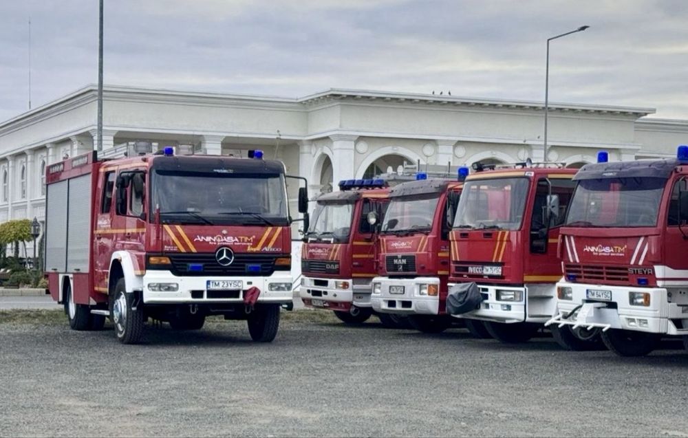 Autospeciala Pompieri Mercedes Benz Atego 4x4, an 2004, cu 2000 L apă + 100 L spumă