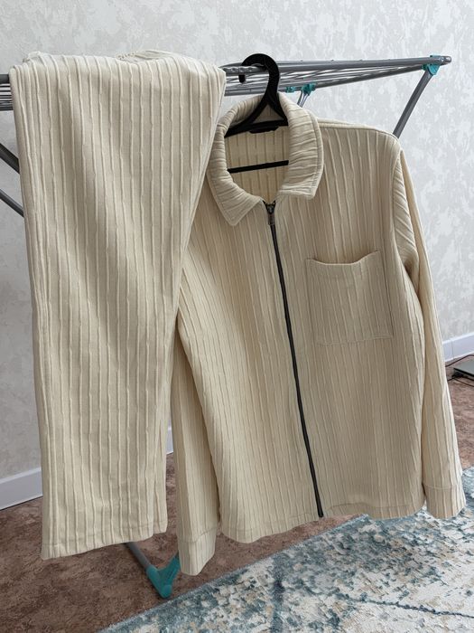 Продается легкий костюм