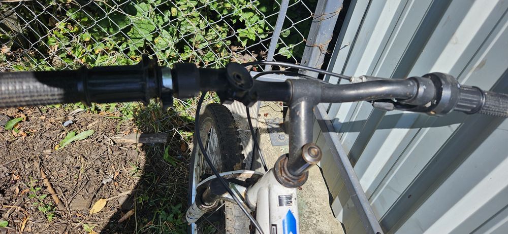 Vand bicicleta buna