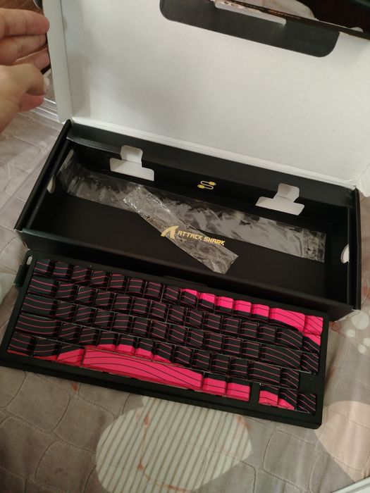 Mexanika klaviatura sotiladi narxi 700.000 ming 2 oy ishlatilgan