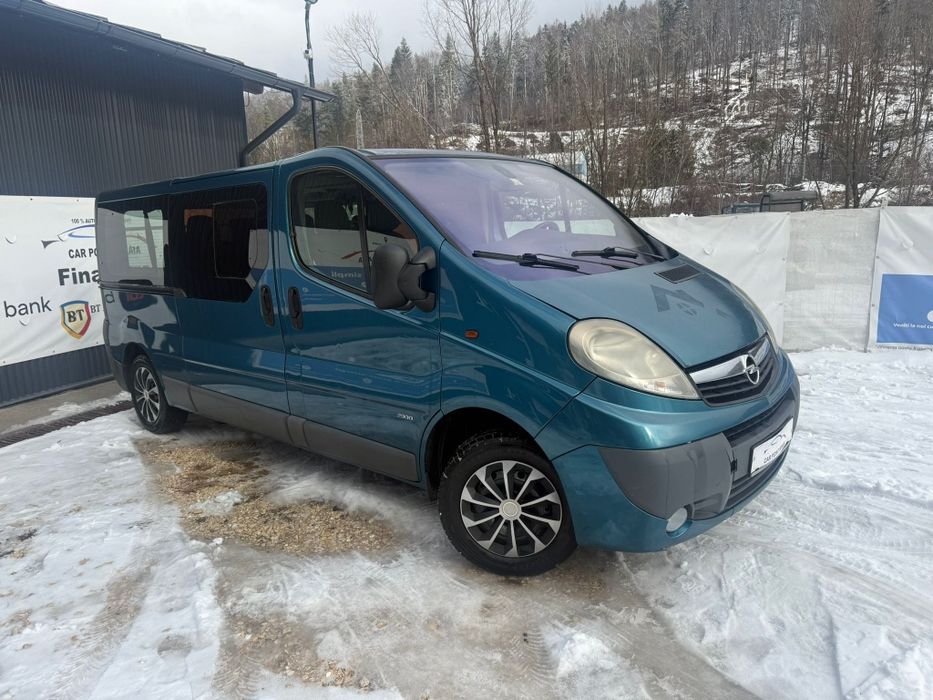 Opel Vivaro 8+1 2.0D 110cp Inm Ro,EURO 5 Acte valabile
