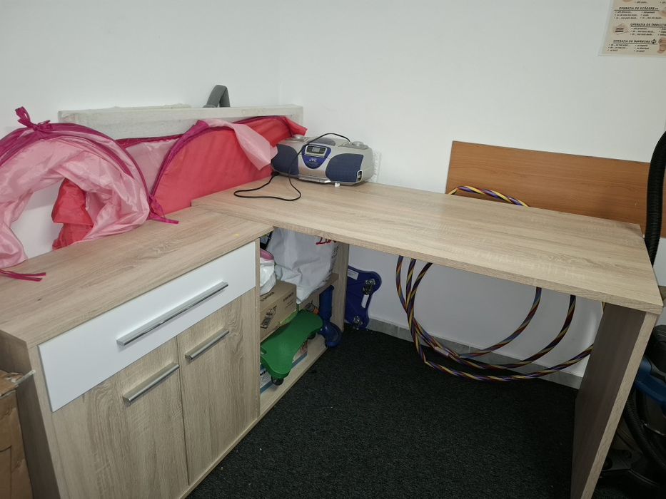 Birou pe colt demontabil