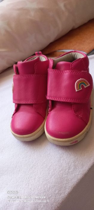 Продам кроссовки и сандали на девочку девочку