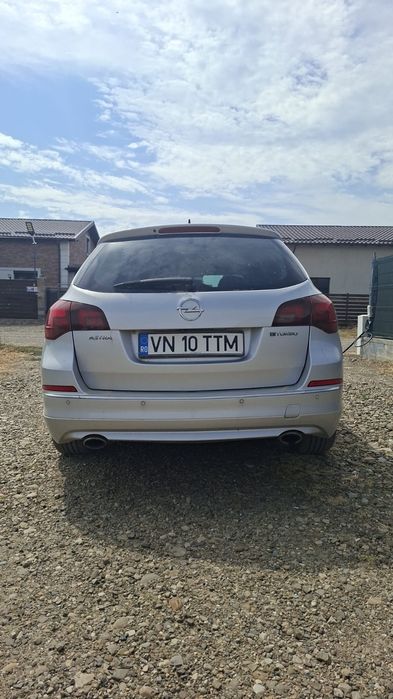 Opel Astra Sports Tourer 2015