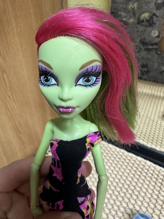 Продам  кукол монстр хай!