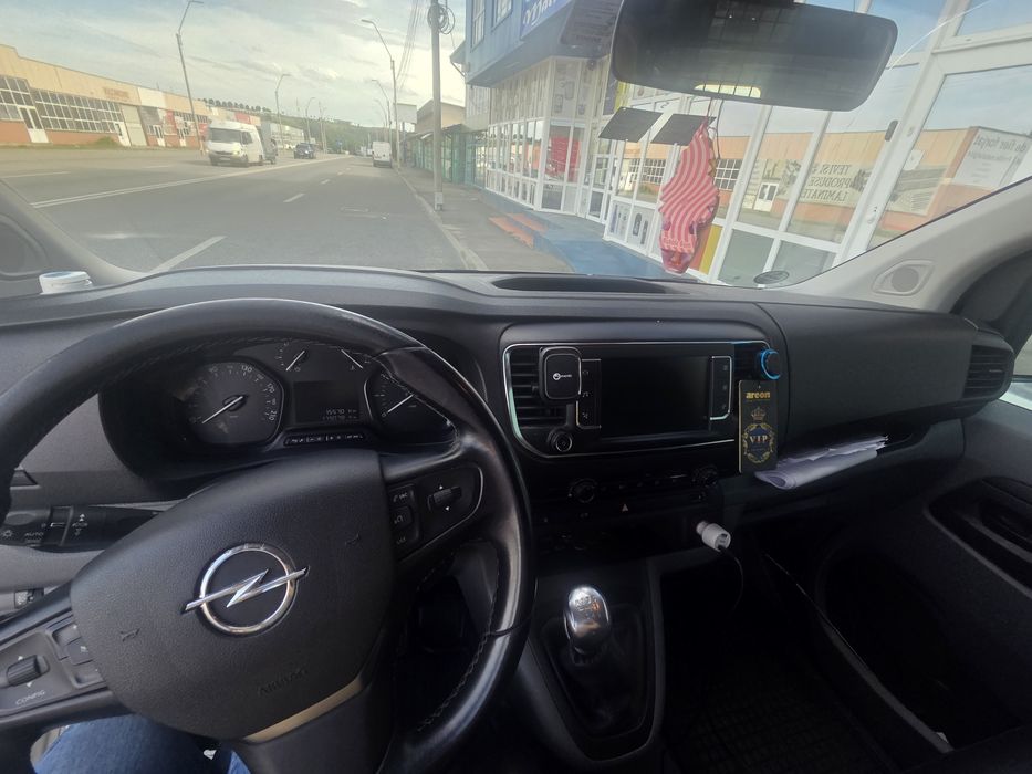 Opel Vivaro 2020 • 2.0 Diesel • 110 CP • AutoutilitarăOpel Vivaro 2020 • 2.0 Diesel • 110 CP • Autoutilitară
Vând Opel Vivaro, an 2020, în stare foart