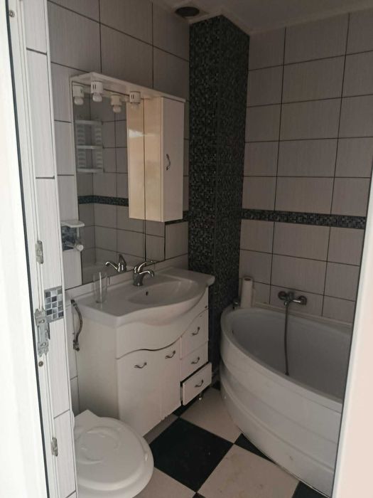 Vând apartament 3 camere
