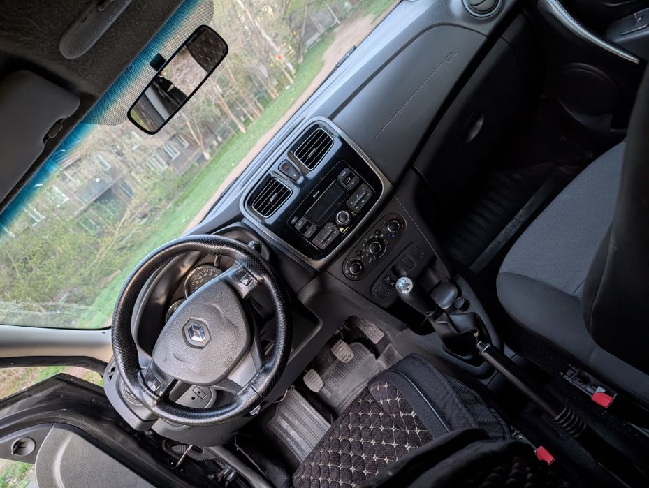 Рено Сандеро 2015