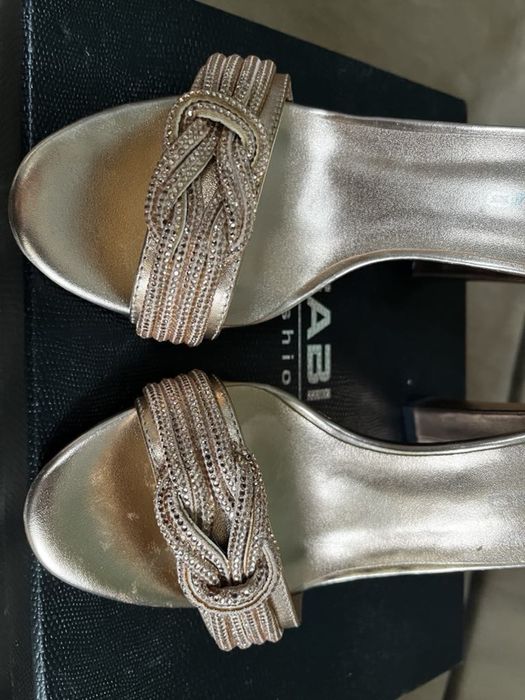 Елегантни и стилни обувки