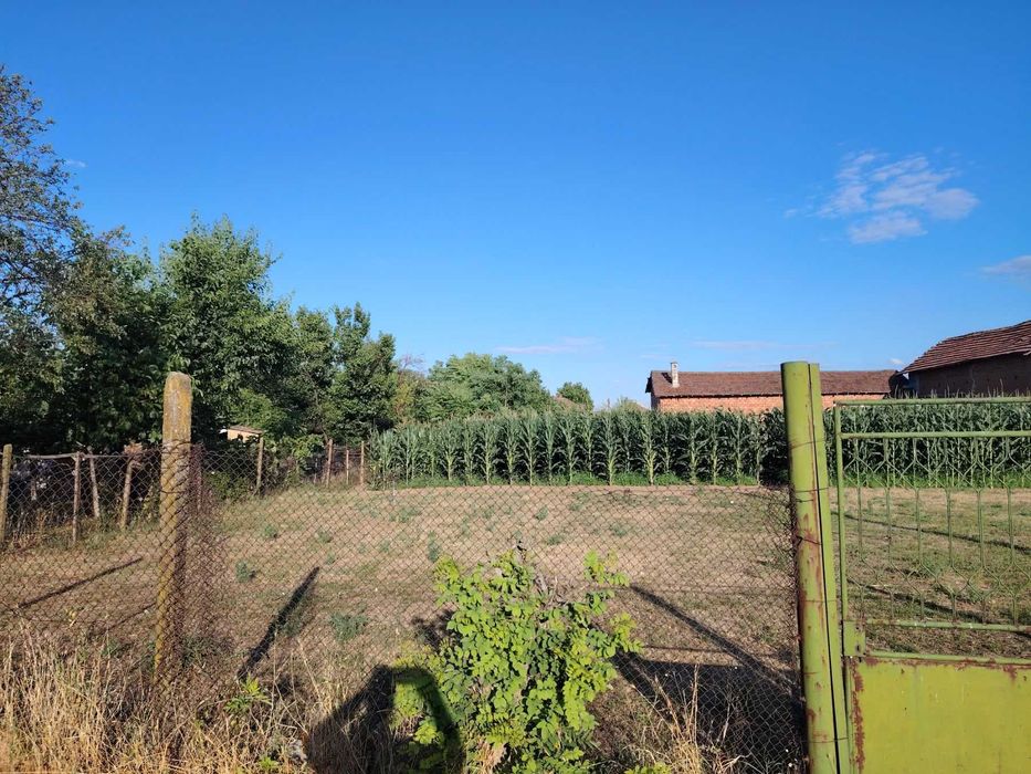 Парцел в близост до Плевен, подходящ за фотоволкаик .