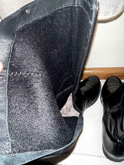 Cizme negre de piele