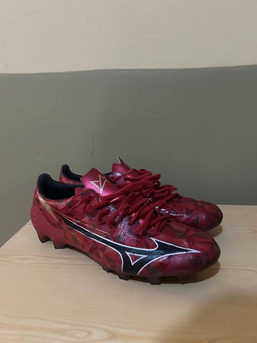 MIZUNO ALPHA II ELITE FG RUBY RED  Продавам футболни бутонки Mizuno Alpha Elite