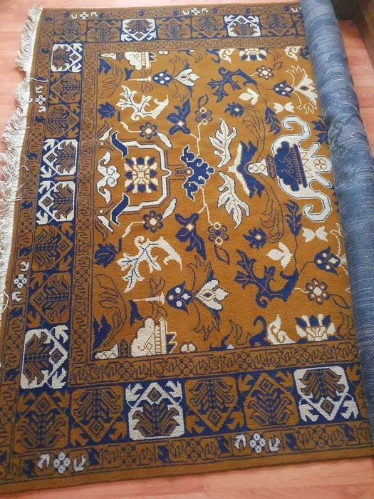 Ковер натуральный. Размер примерно 2.5х3м.