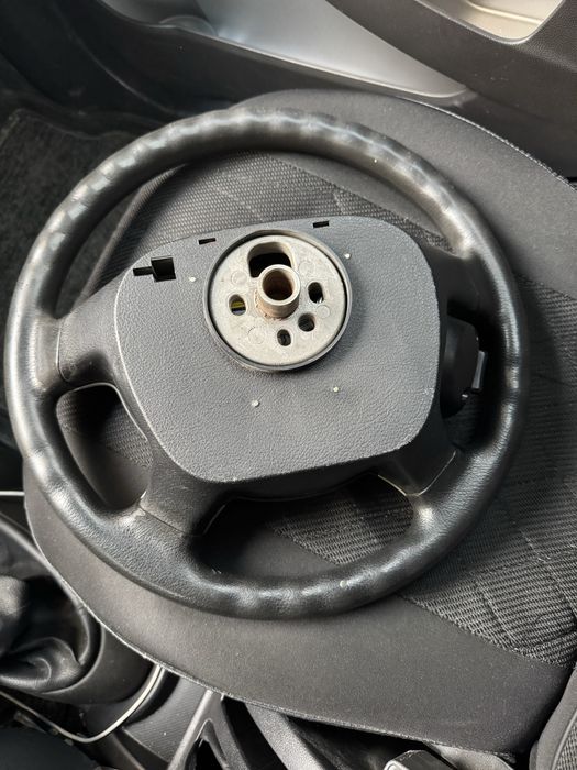 Продам руль от Gentra и Spark без дефектов