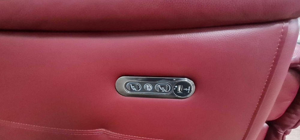 Червен кожен диван двойка с електрически релаксиращ механизъм