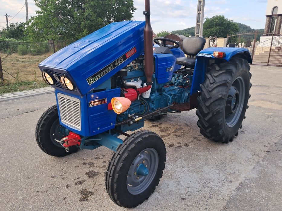 Tractor Universal 445