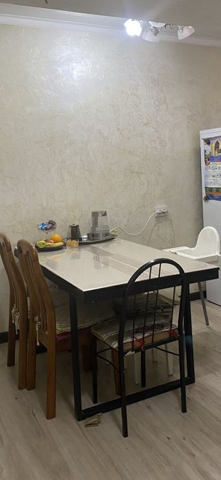 Продам кухонный стол