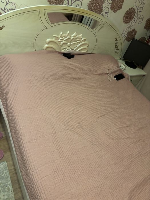 Продаётся спальный гарнитур